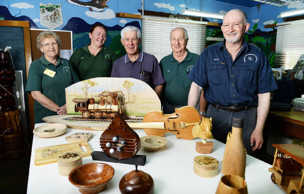 CREATIVE CLUB: Dorothy Weatherburn, Lyn Keidel, Neal McDonald, Ken Berlin and Geoff Holloway. CREATIVE CLUB: Dorothy Weatherburn, Lyn Keidel, Neal McDonald, Ken Berlin and Geoff Holloway.